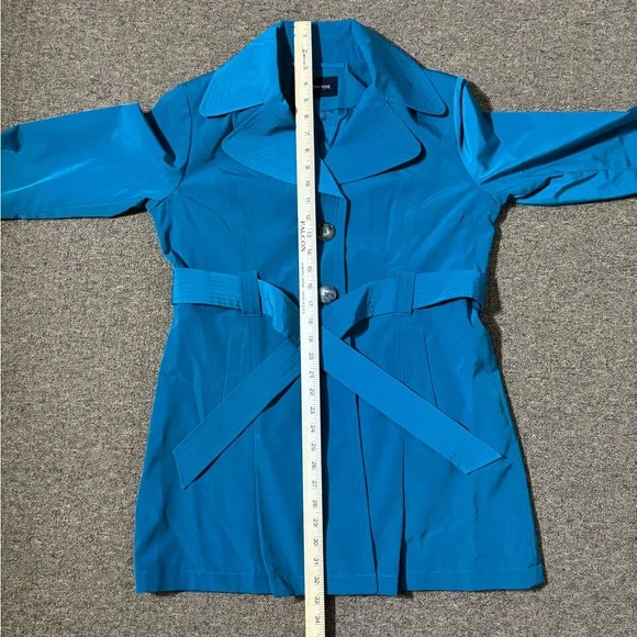 London Fog Women's Teal Trench Coat
Raincoat size M - Picture 13 of 15